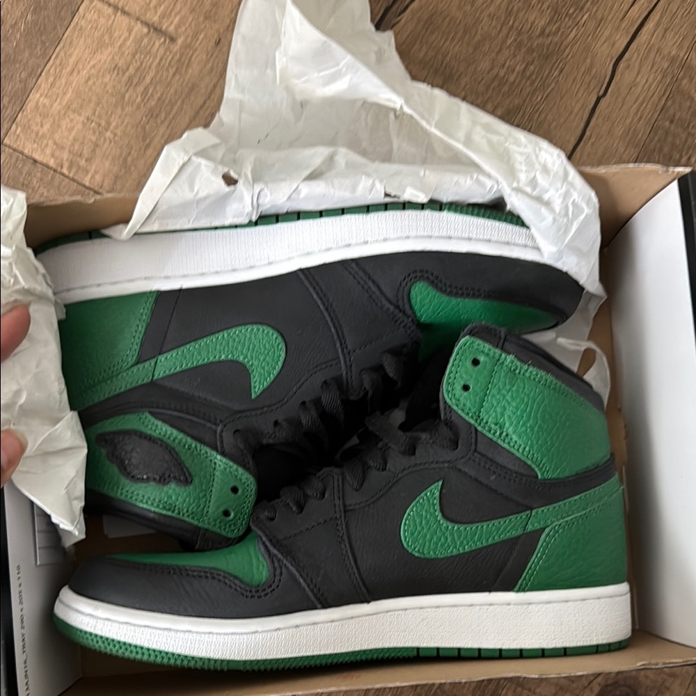 Nike air Jordan 1 retro high OG GS pine green 6.5Y